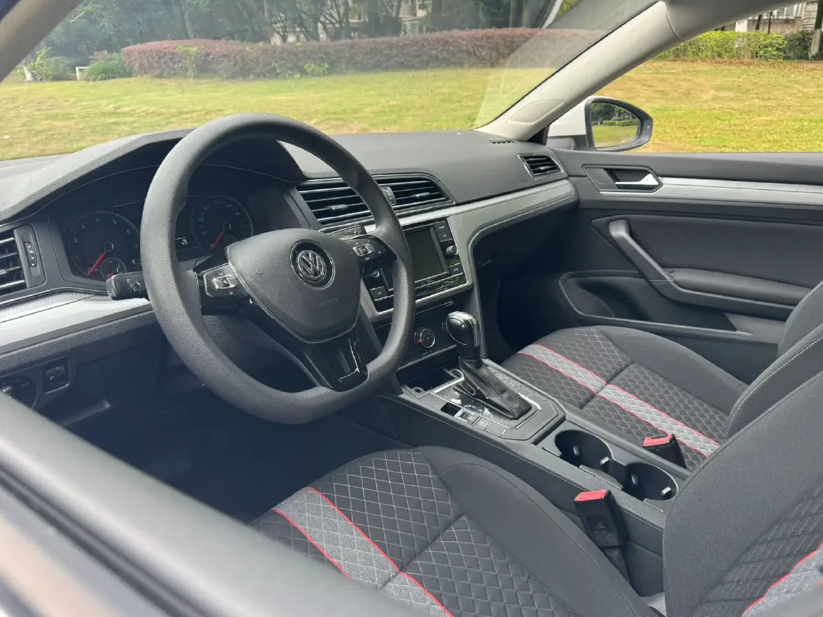 2019 Volkswagen T-Cross 1.4T 150HP L4 7DCT,autocango,china used car exporter,china ev exporter,chinese used car exporter,chinese used ev exporter