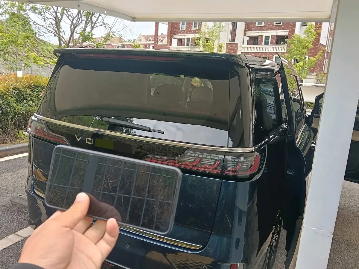 2024 Voyah Dream 1.5T 150HP L4 PHEV 43KWH,autocango,china used car exporter,china ev exporter,chinese used car exporter,chinese used ev exporter