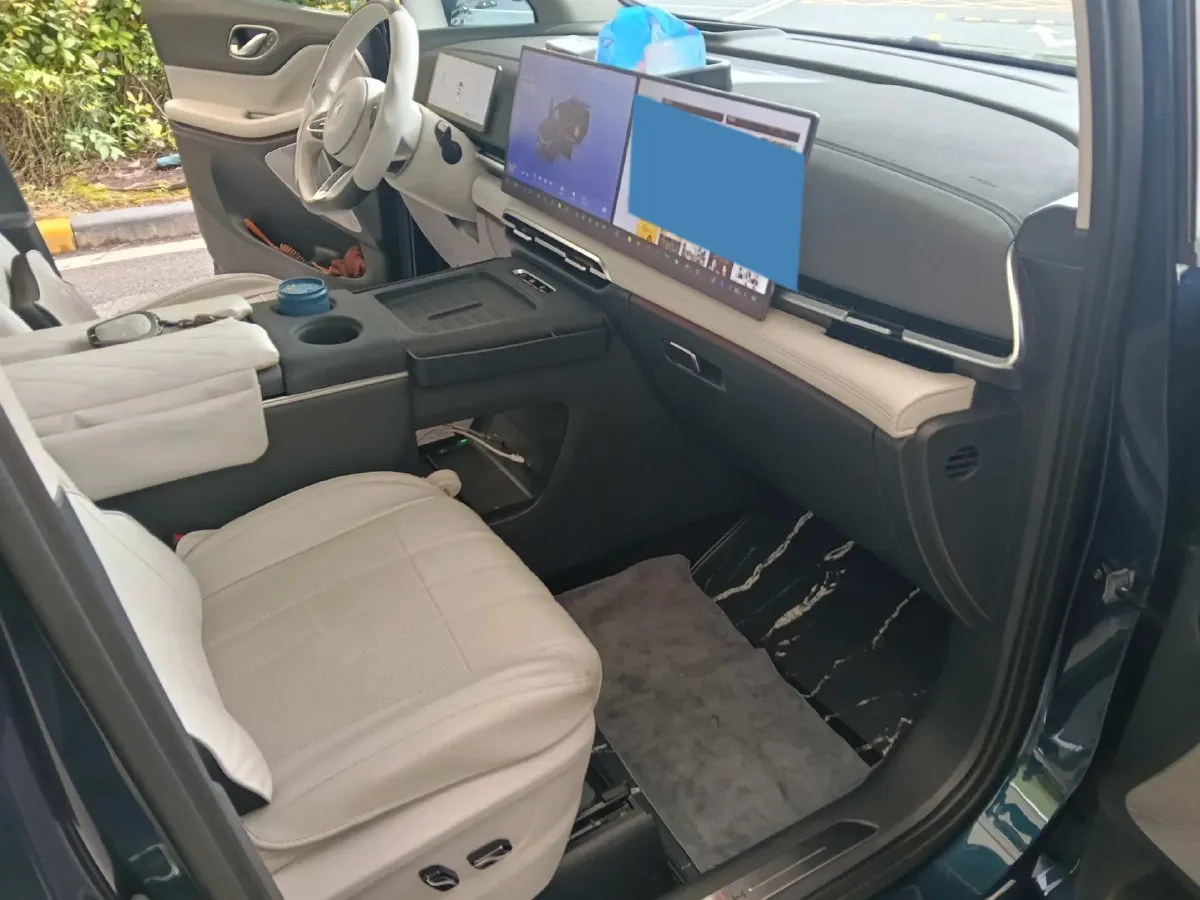 2024 Voyah Dream 1.5T 150HP L4 PHEV 43KWH,autocango,china used car exporter,china ev exporter,chinese used car exporter,chinese used ev exporter