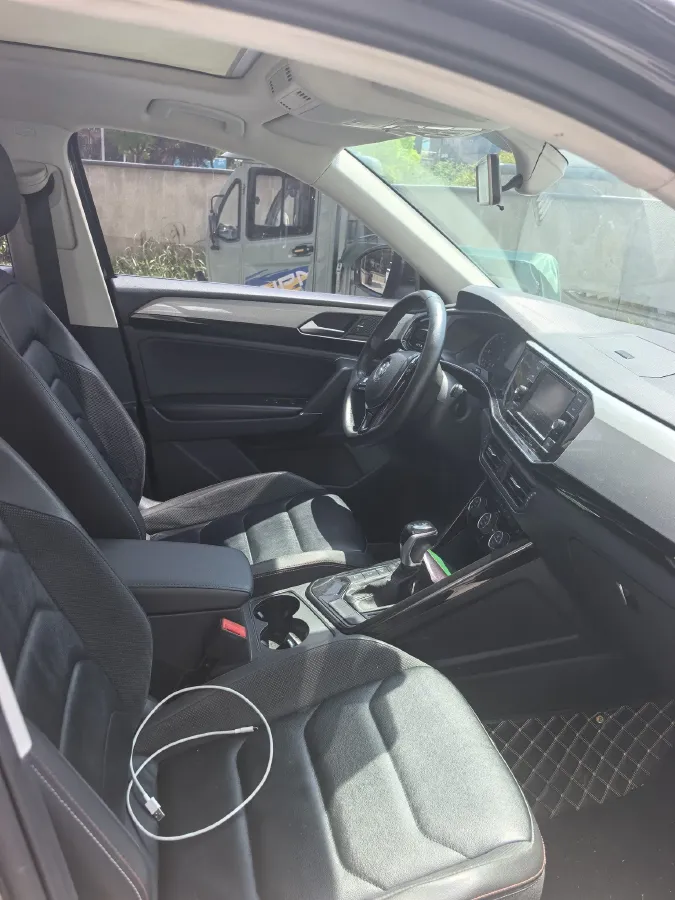 2019 Jeep Cherokee 2.0T 234HP L4 9AT,autocango,china used car exporter,china ev exporter,chinese used car exporter,chinese used ev exporter
