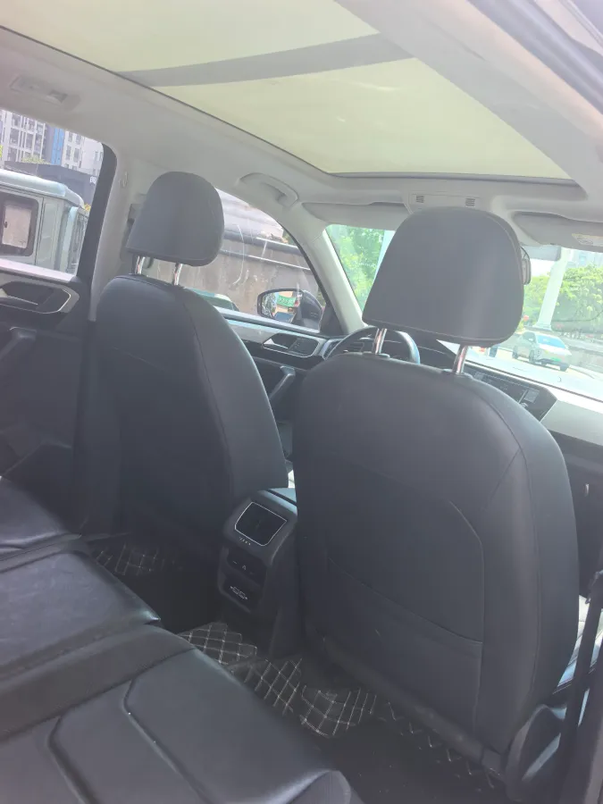 2019 Jeep Cherokee 2.0T 234HP L4 9AT,autocango,china used car exporter,china ev exporter,chinese used car exporter,chinese used ev exporter