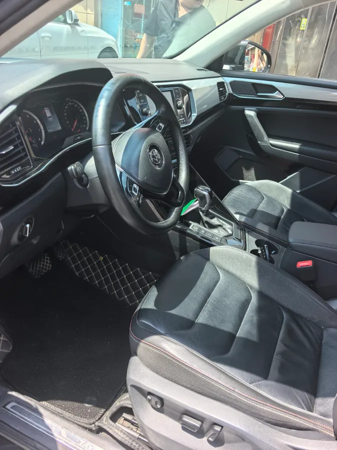 2019 Jeep Cherokee 2.0T 234HP L4 9AT,autocango,china used car exporter,china ev exporter,chinese used car exporter,chinese used ev exporter