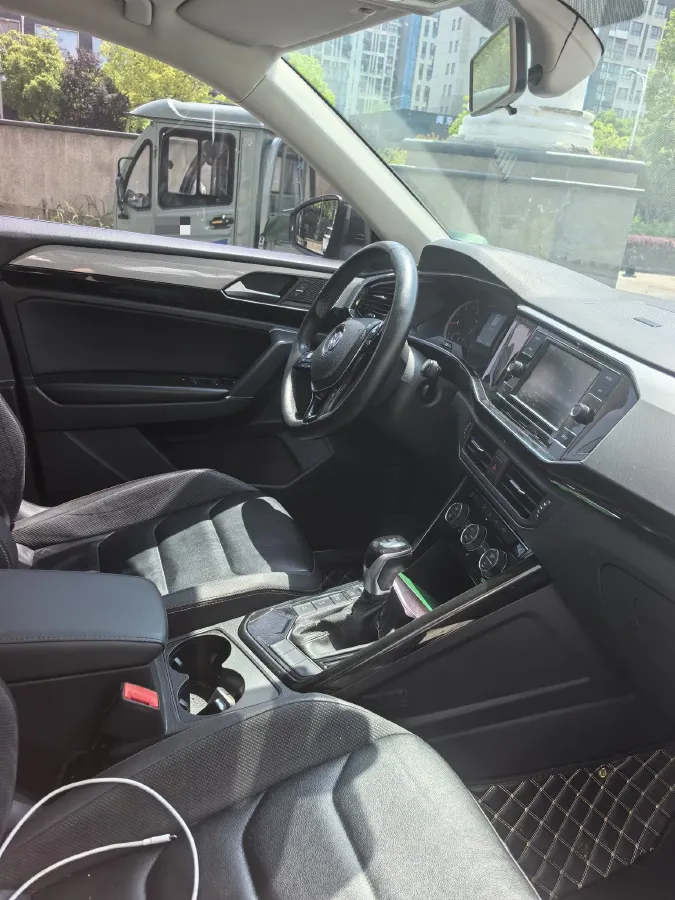 2019 Jeep Cherokee 2.0T 234HP L4 9AT,autocango,china used car exporter,china ev exporter,chinese used car exporter,chinese used ev exporter