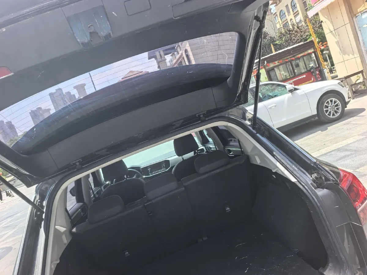 2019 Jeep Cherokee 2.0T 234HP L4 9AT,autocango,china used car exporter,china ev exporter,chinese used car exporter,chinese used ev exporter