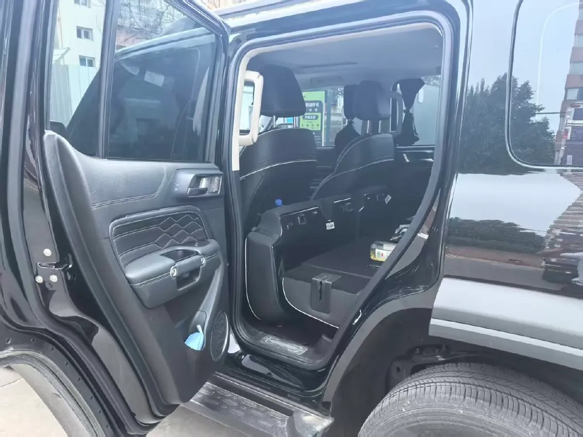 2024 Tank 300 2.0T 227HP L4 8AT,autocango,china used car exporter,china ev exporter,chinese used car exporter,chinese used ev exporter