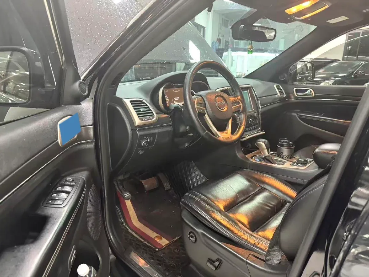 2017 Jeep Grand Cherokee 3.0L 234HP V6 8AT,autocango,china used car exporter,china ev exporter,chinese used car exporter,chinese used ev exporter