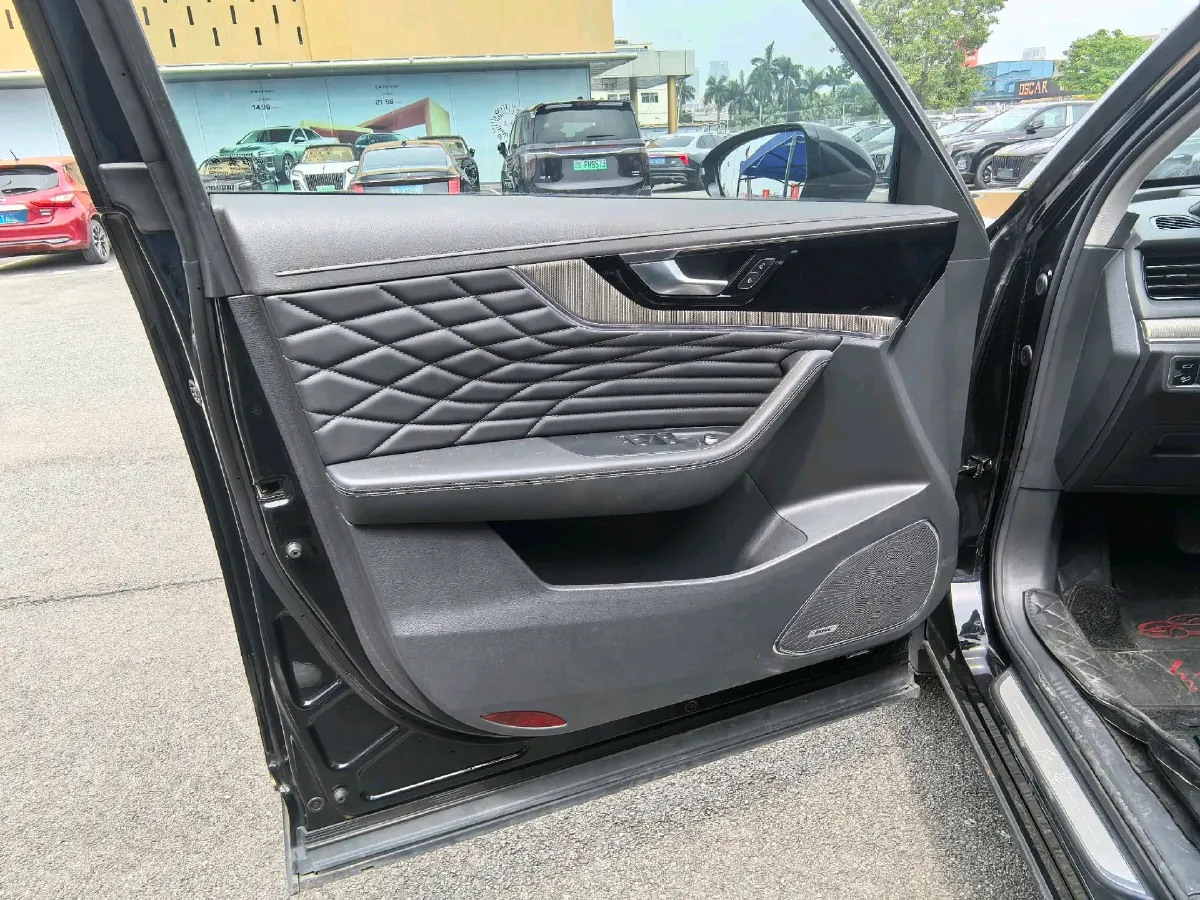 2022 HongQi HS5 2.0T 224HP L4 6AT,autocango,china used car exporter,china ev exporter,chinese used car exporter,chinese used ev exporter