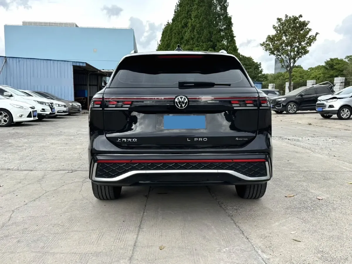 2024 Volkswagen Tiguan L 2.0T 220HP L4 7DCT,autocango,china used car exporter,china ev exporter,chinese used car exporter,chinese used ev exporter