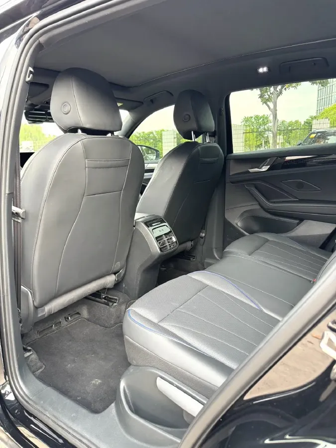 2024 Volkswagen Tiguan L 2.0T 220HP L4 7DCT,autocango,china used car exporter,china ev exporter,chinese used car exporter,chinese used ev exporter
