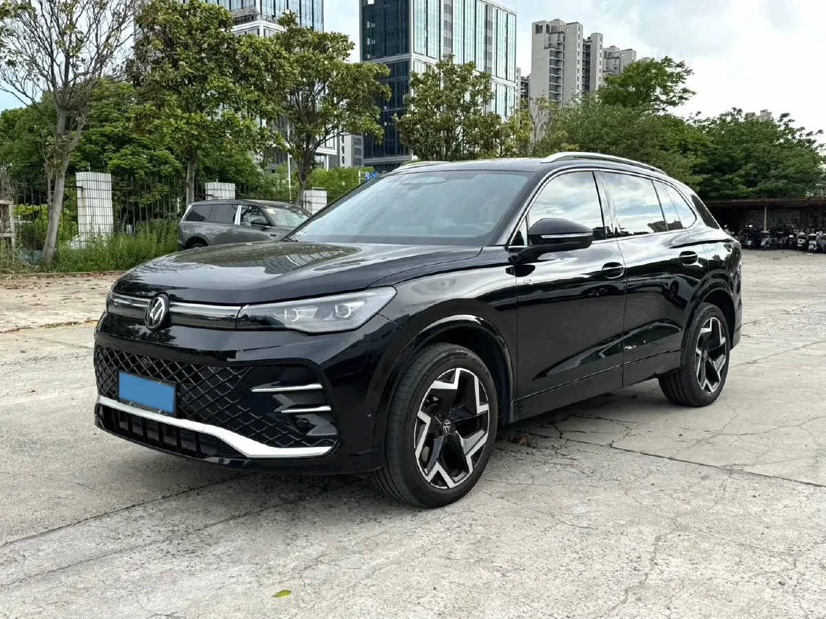 2024 Volkswagen Tiguan L 2.0T 220HP L4 7DCT,autocango,china used car exporter,china ev exporter,chinese used car exporter,chinese used ev exporter