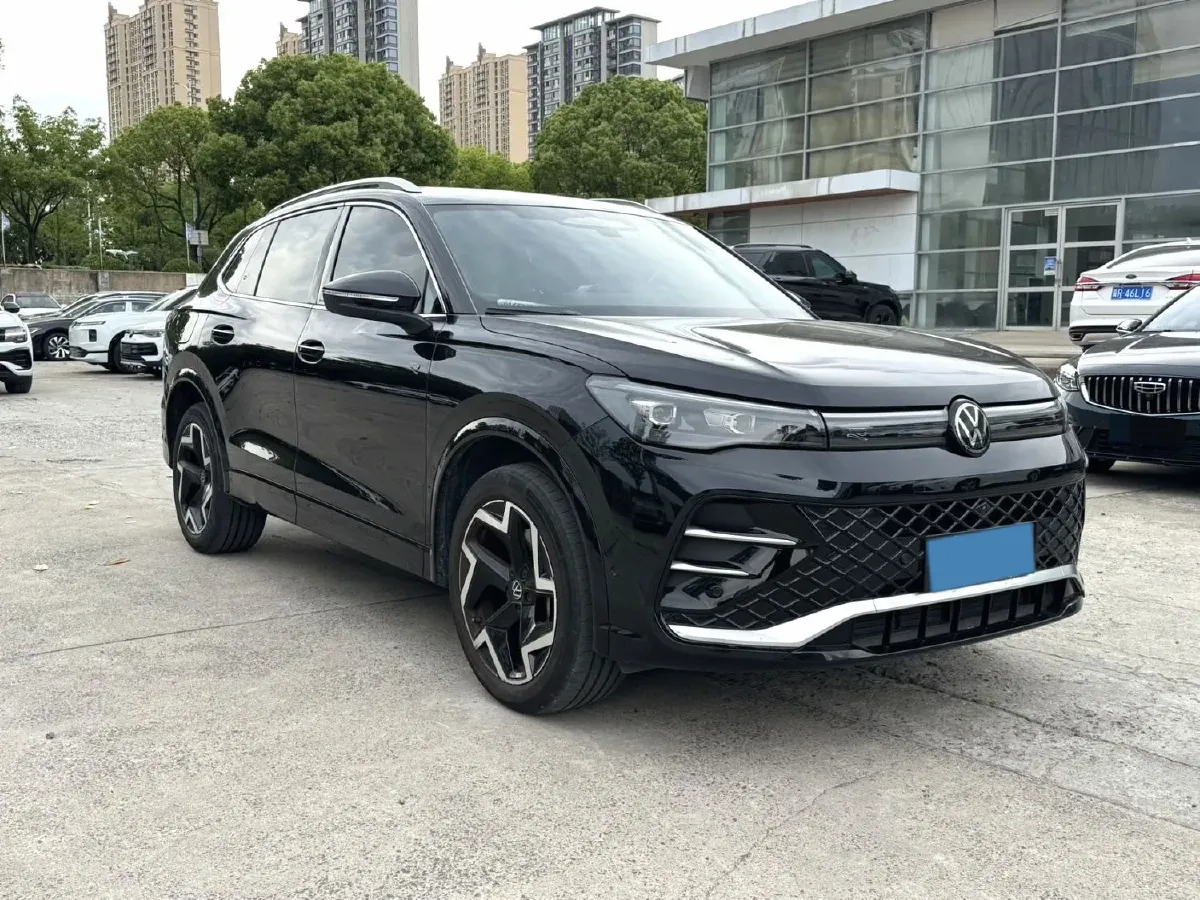 2024 Volkswagen Tiguan L 2.0T 220HP L4 7DCT,autocango,china used car exporter,china ev exporter,chinese used car exporter,chinese used ev exporter