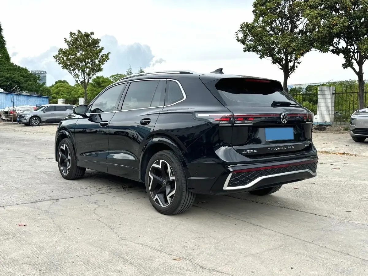 2024 Volkswagen Tiguan L 2.0T 220HP L4 7DCT,autocango,china used car exporter,china ev exporter,chinese used car exporter,chinese used ev exporter