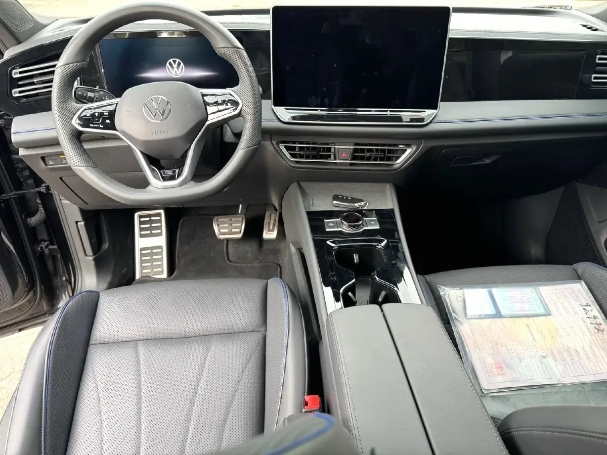 2024 Volkswagen Tiguan L 2.0T 220HP L4 7DCT,autocango,china used car exporter,china ev exporter,chinese used car exporter,chinese used ev exporter