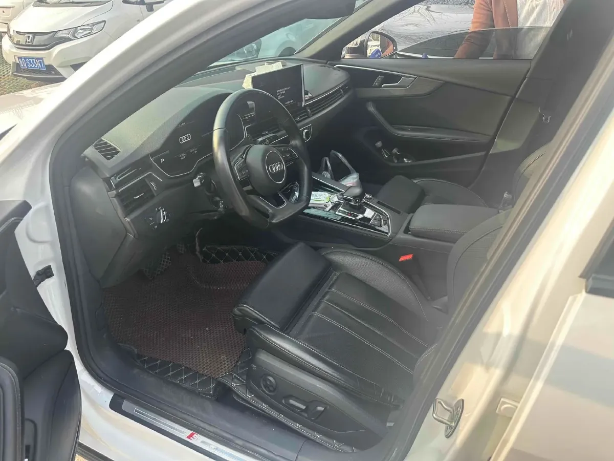 2023 Audi A4L 2.0T 190HP L4 7DCT,autocango,china used car exporter,china ev exporter,chinese used car exporter,chinese used ev exporter