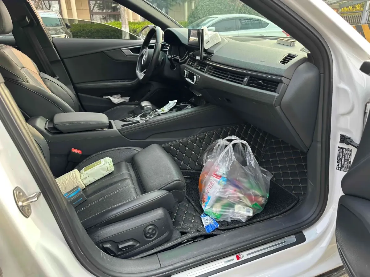 2023 Audi A4L 2.0T 190HP L4 7DCT,autocango,china used car exporter,china ev exporter,chinese used car exporter,chinese used ev exporter