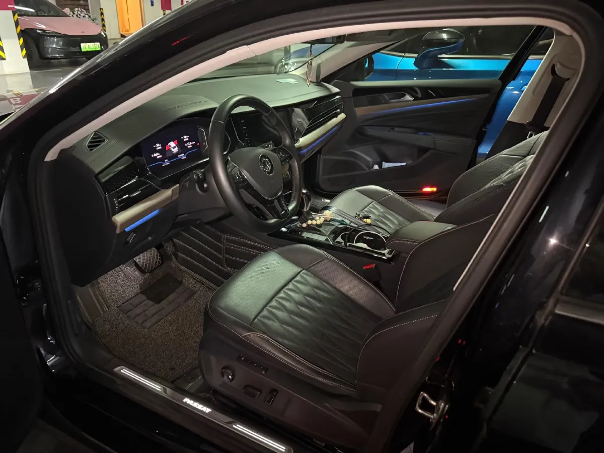 2020 Volkswagen Passat 2.0T 220HP L4 7DCT,autocango,china used car exporter,china ev exporter,chinese used car exporter,chinese used ev exporter
