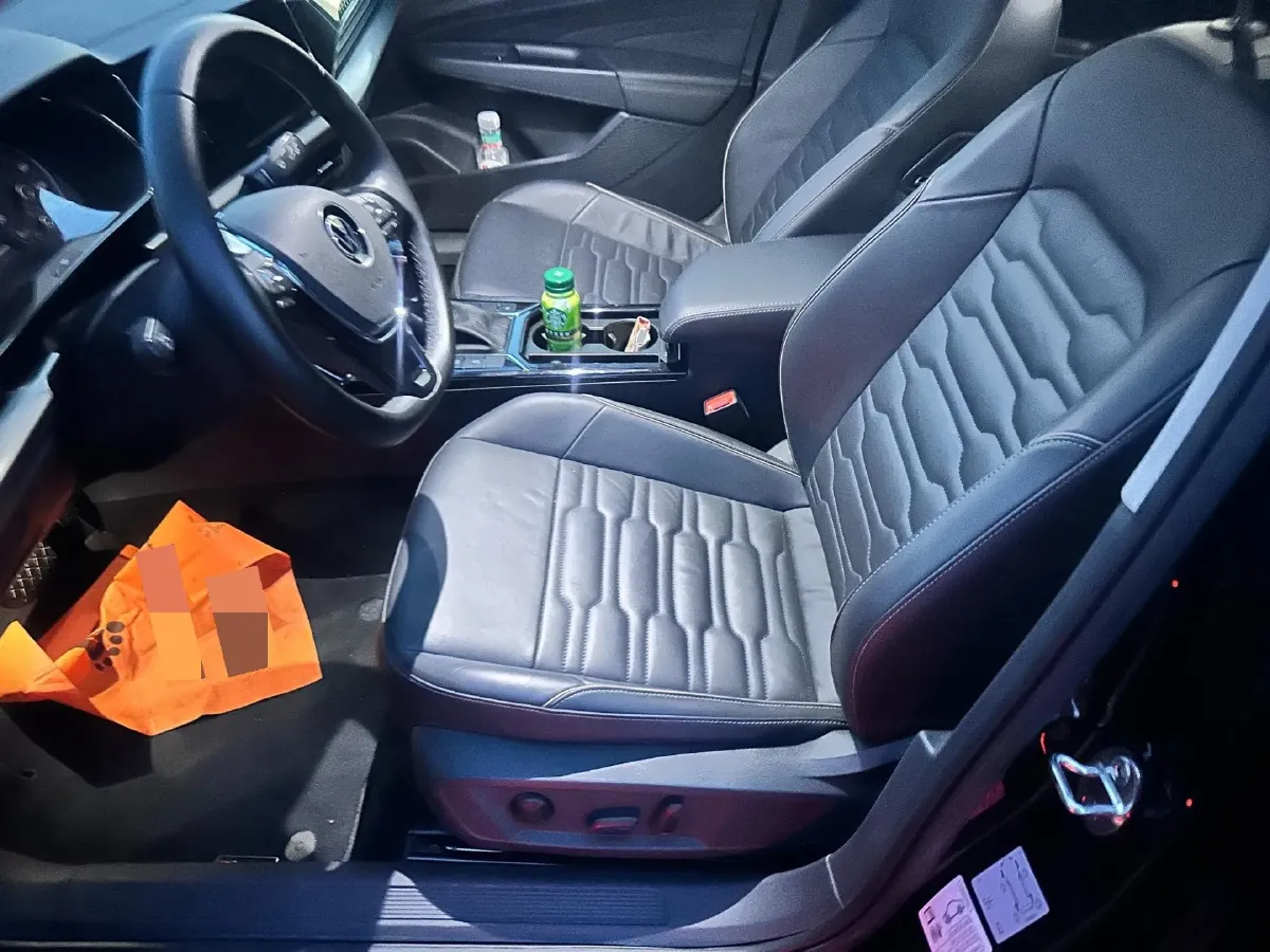 2021 Volkswagen Passat 2.0T 186HP L4 7DCT,autocango,china used car exporter,china ev exporter,chinese used car exporter,chinese used ev exporter
