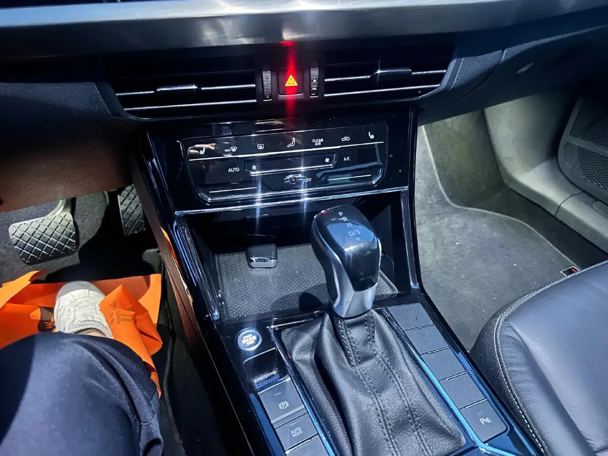 2021 Volkswagen Passat 2.0T 186HP L4 7DCT,autocango,china used car exporter,china ev exporter,chinese used car exporter,chinese used ev exporter