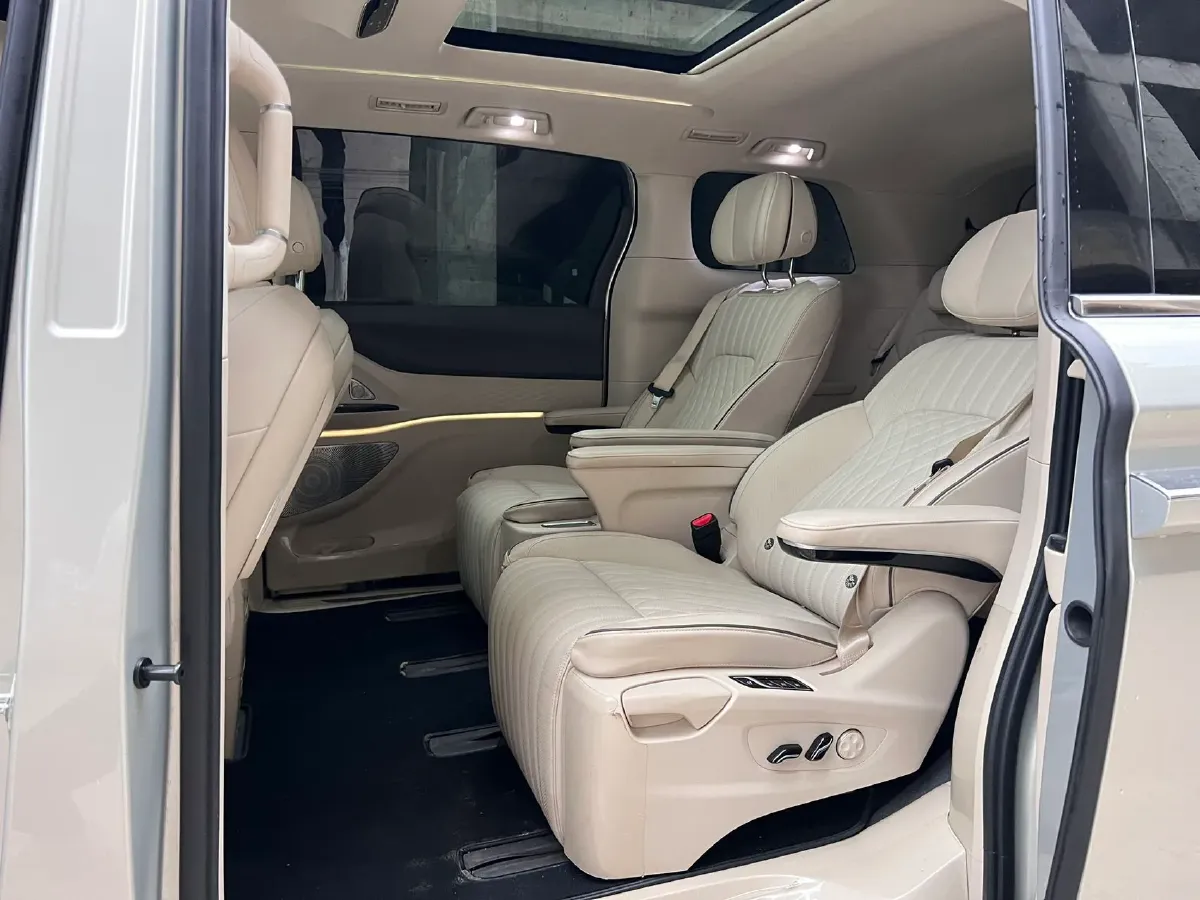 2022 Voyah Dream 1.5T 136HP L4 PHEV 25.57KWH,autocango,china used car exporter,china ev exporter,chinese used car exporter,chinese used ev exporter