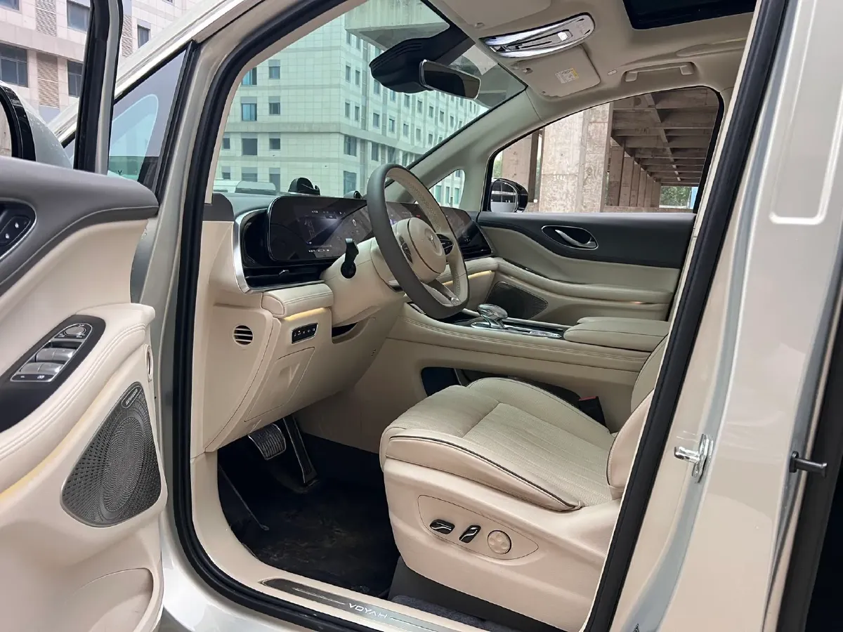 2022 Voyah Dream 1.5T 136HP L4 PHEV 25.57KWH,autocango,china used car exporter,china ev exporter,chinese used car exporter,chinese used ev exporter