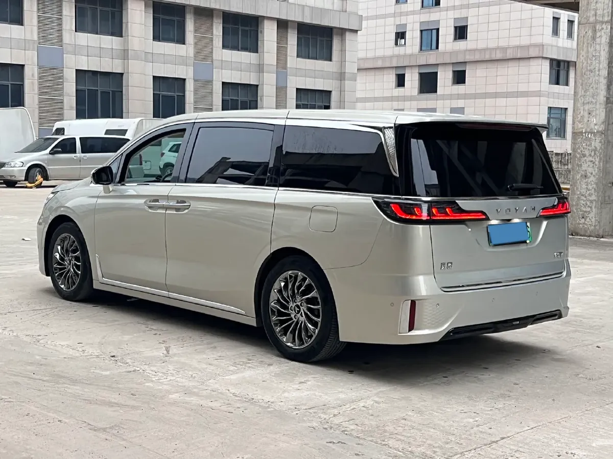 2022 Voyah Dream 1.5T 136HP L4 PHEV 25.57KWH,autocango,china used car exporter,china ev exporter,chinese used car exporter,chinese used ev exporter