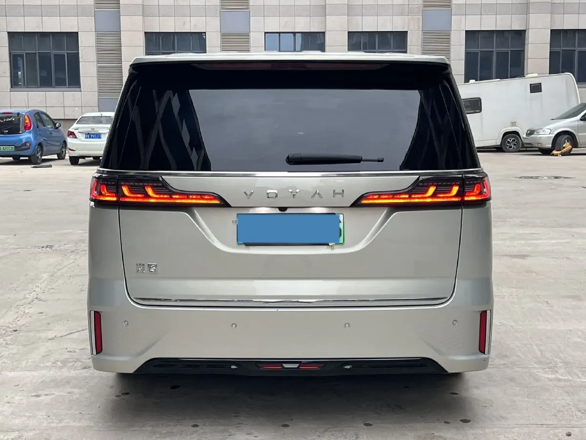 2022 Voyah Dream 1.5T 136HP L4 PHEV 25.57KWH,autocango,china used car exporter,china ev exporter,chinese used car exporter,chinese used ev exporter
