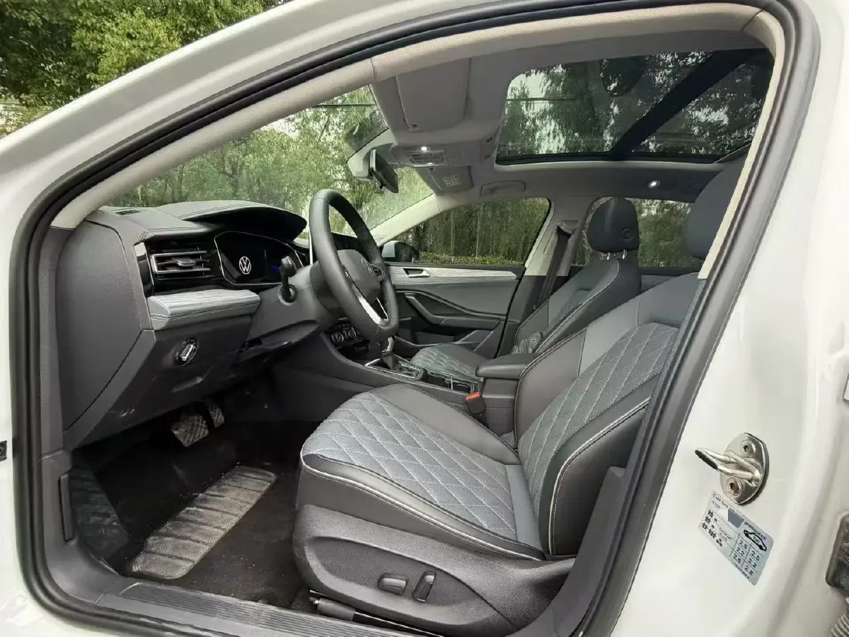 2024 Volkswagen Sagitar 1.5T 160HP L4 7DCT,autocango,china used car exporter,china ev exporter,chinese used car exporter,chinese used ev exporter