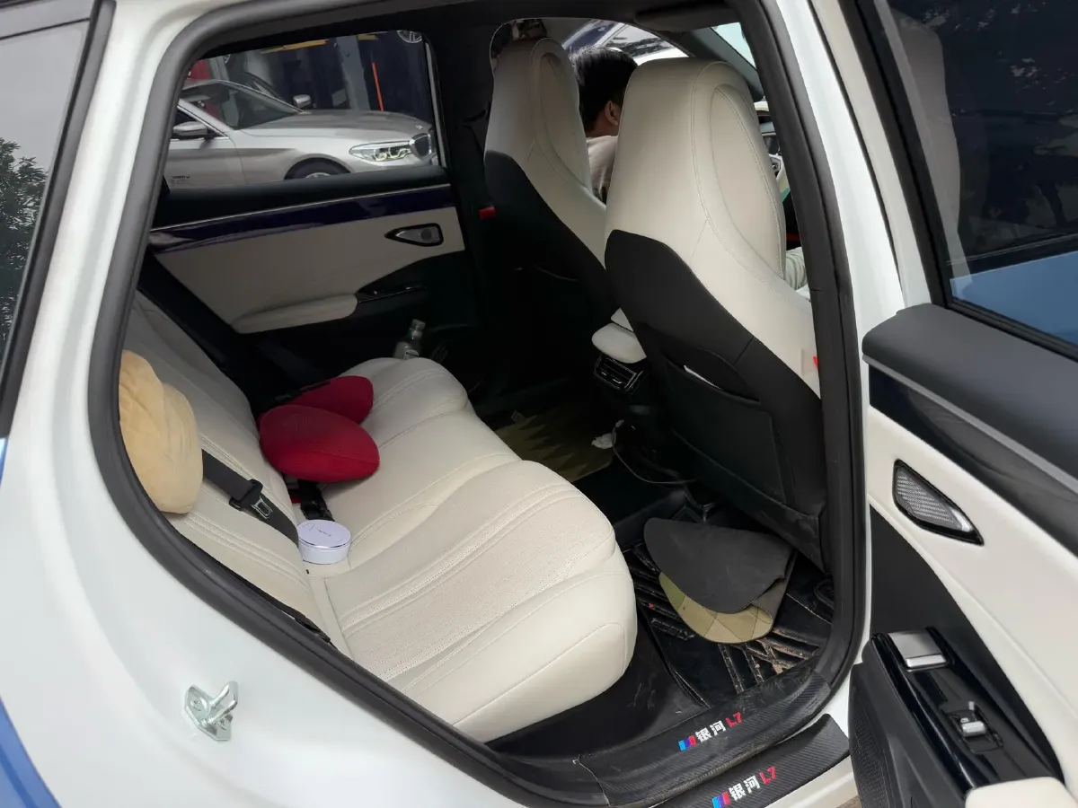 2023 Geely Galaxy L7 1.5T 163HP L4 3DHT PHEV 18.7KWH,autocango,china used car exporter,china ev exporter,chinese used car exporter,chinese used ev exporter