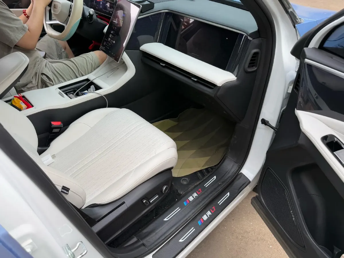 2023 Geely Galaxy L7 1.5T 163HP L4 3DHT PHEV 18.7KWH,autocango,china used car exporter,china ev exporter,chinese used car exporter,chinese used ev exporter