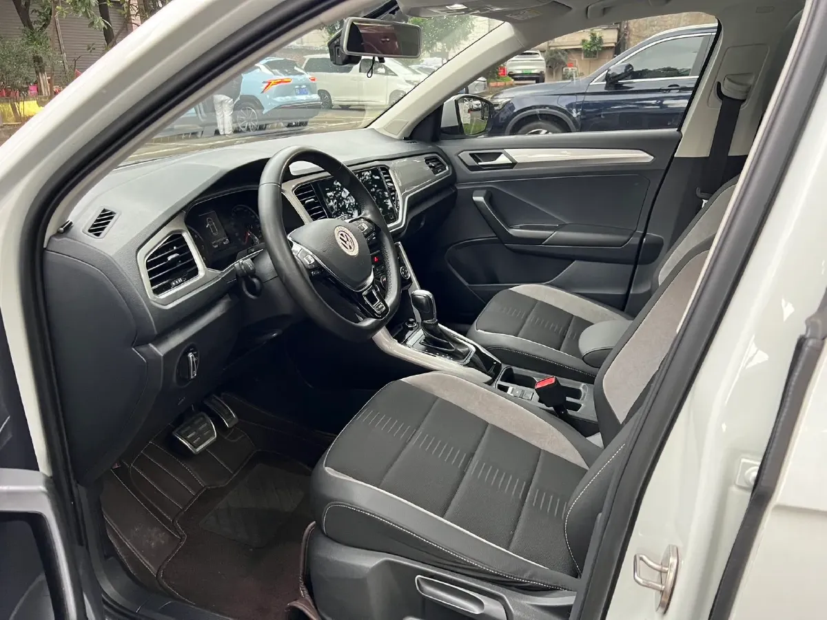 2022 Volkswagen T-Roc 1.4T 150HP L4 7DCT,autocango,china used car exporter,china ev exporter,chinese used car exporter,chinese used ev exporter