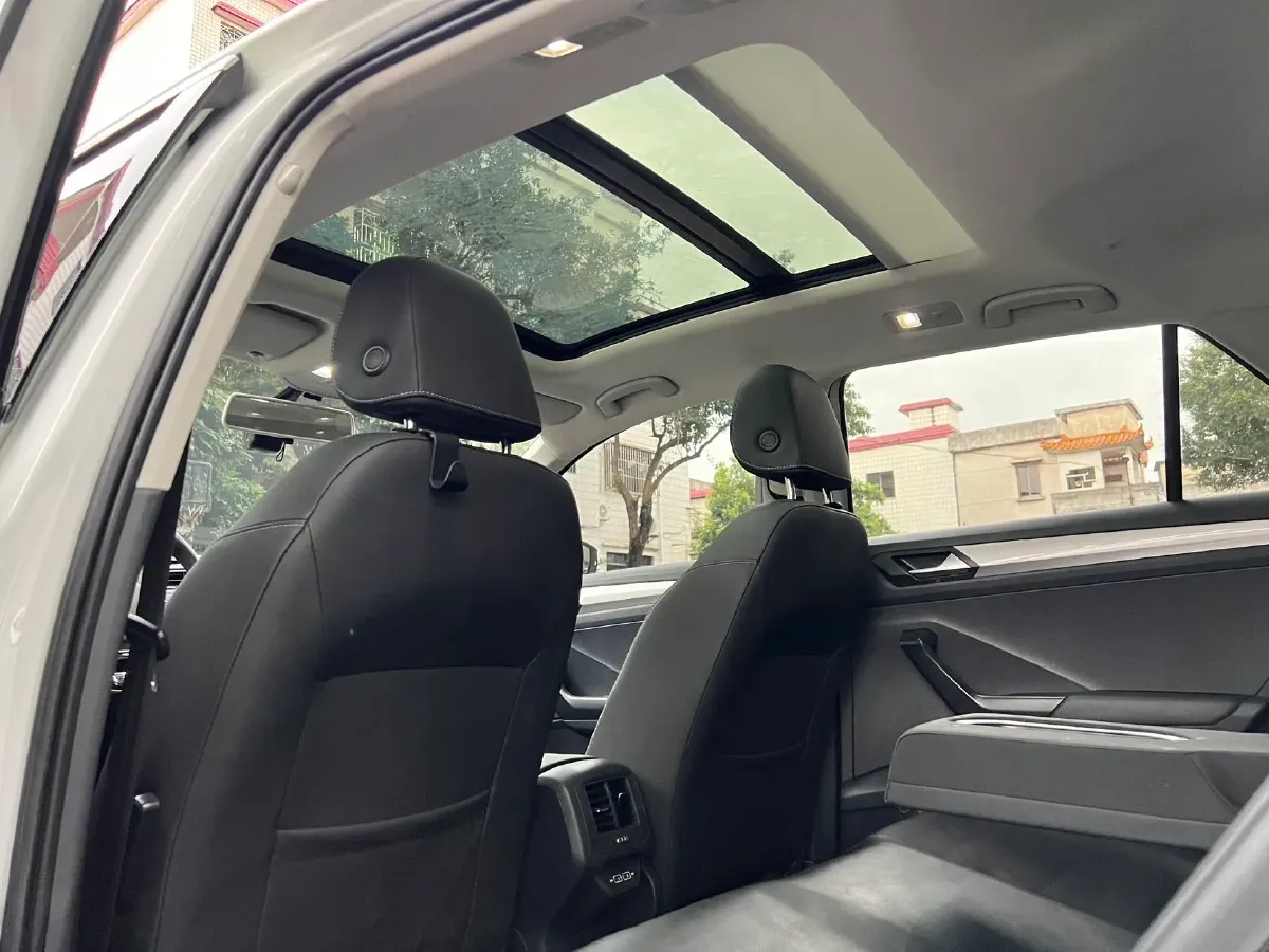 2022 Volkswagen T-Roc 1.4T 150HP L4 7DCT,autocango,china used car exporter,china ev exporter,chinese used car exporter,chinese used ev exporter