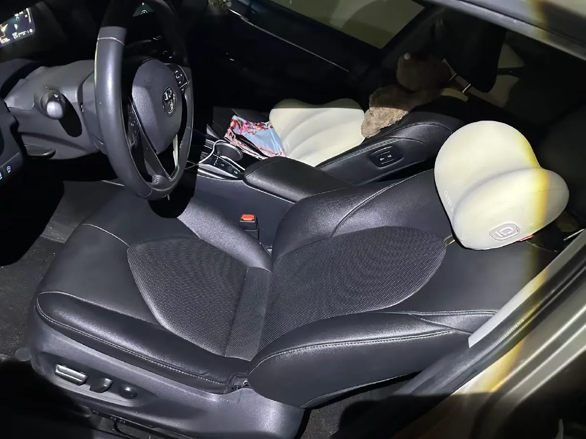 2021 Toyota Camry 2.5L 209HP L4 8AT,autocango,china used car exporter,china ev exporter,chinese used car exporter,chinese used ev exporter