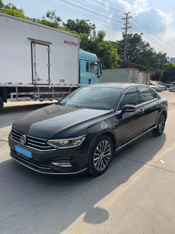 2020 Volkswagen Magotan 2.0T 186HP L4 7DCT,autocango,china used car exporter,china ev exporter,chinese used car exporter,chinese used ev exporter