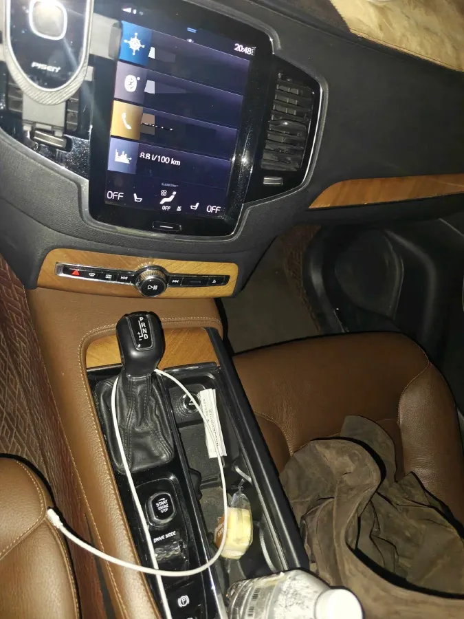 2020 Volvo XC90 2.0T 320HP L4 8AT,autocango,china used car exporter,china ev exporter,chinese used car exporter,chinese used ev exporter
