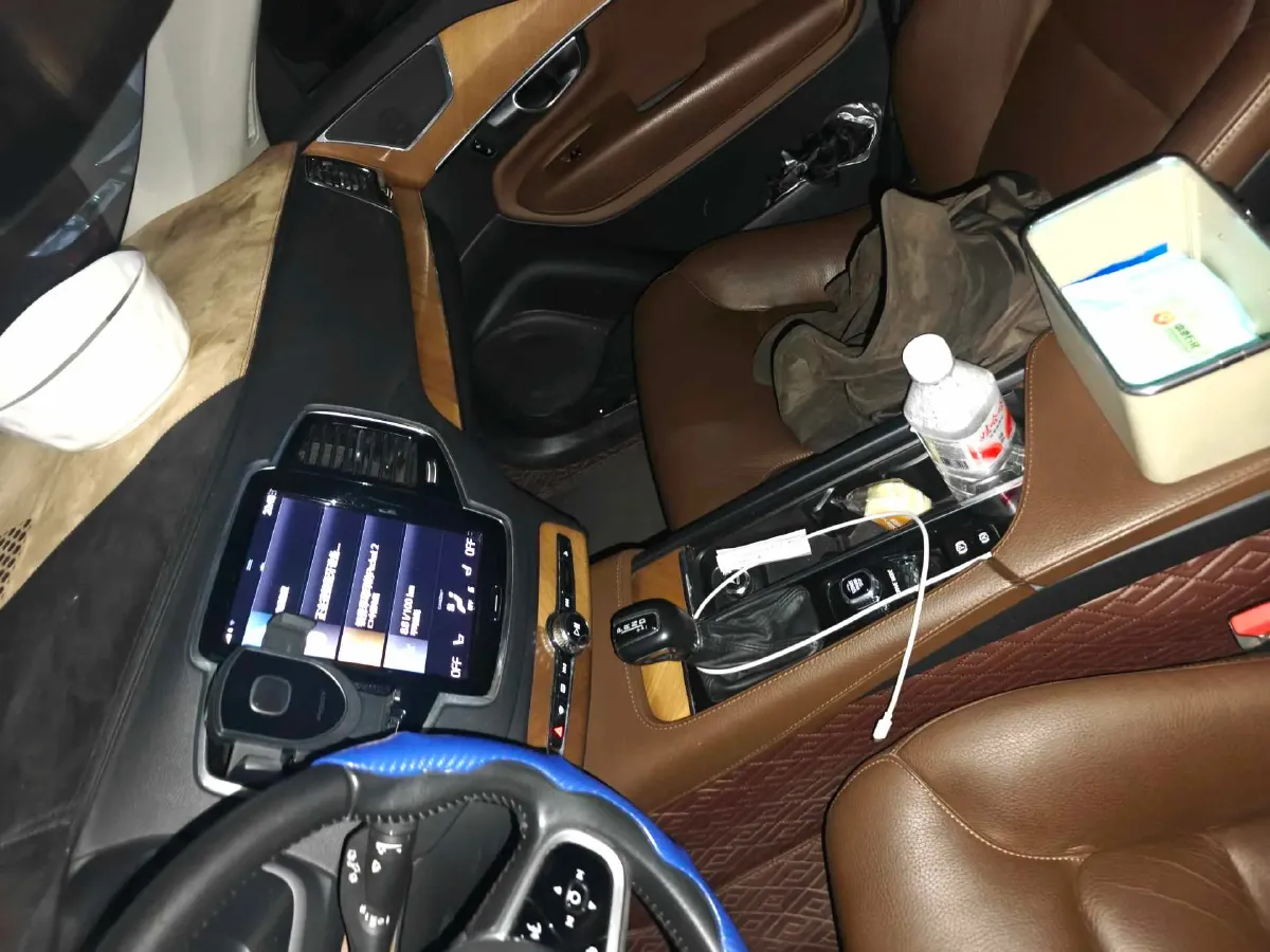 2020 Volvo XC90 2.0T 320HP L4 8AT,autocango,china used car exporter,china ev exporter,chinese used car exporter,chinese used ev exporter