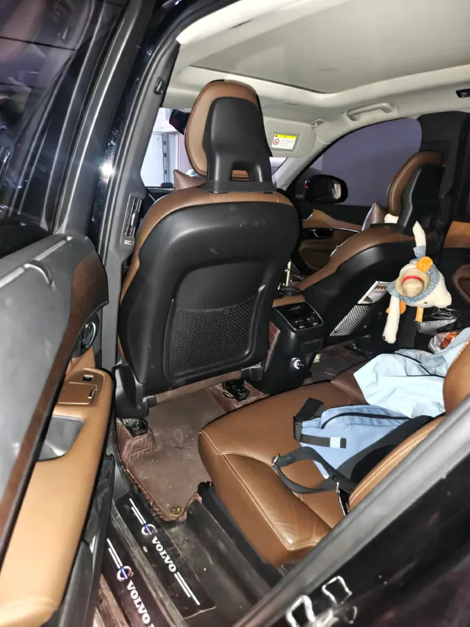 2020 Volvo XC90 2.0T 320HP L4 8AT,autocango,china used car exporter,china ev exporter,chinese used car exporter,chinese used ev exporter