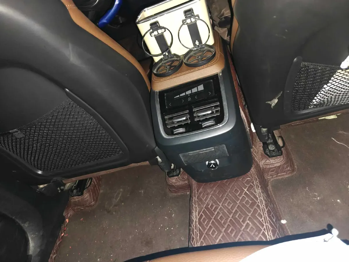 2020 Volvo XC90 2.0T 320HP L4 8AT,autocango,china used car exporter,china ev exporter,chinese used car exporter,chinese used ev exporter