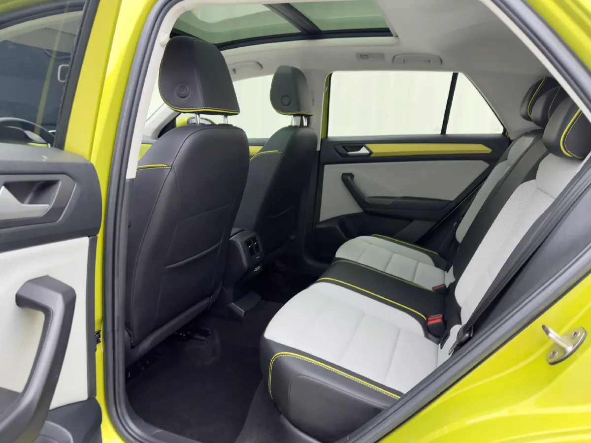 2023 Volkswagen T-Roc 1.4T 150HP L4 7DCT,autocango,china used car exporter,china ev exporter,chinese used car exporter,chinese used ev exporter