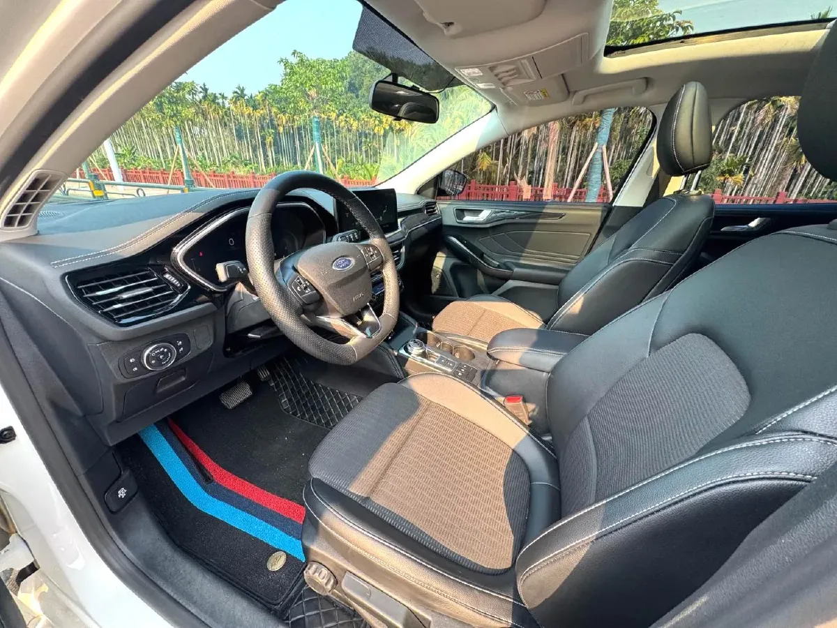 2021 Ford Focus 1.5T 174HP L3 8AT,autocango,china used car exporter,china ev exporter,chinese used car exporter,chinese used ev exporter
