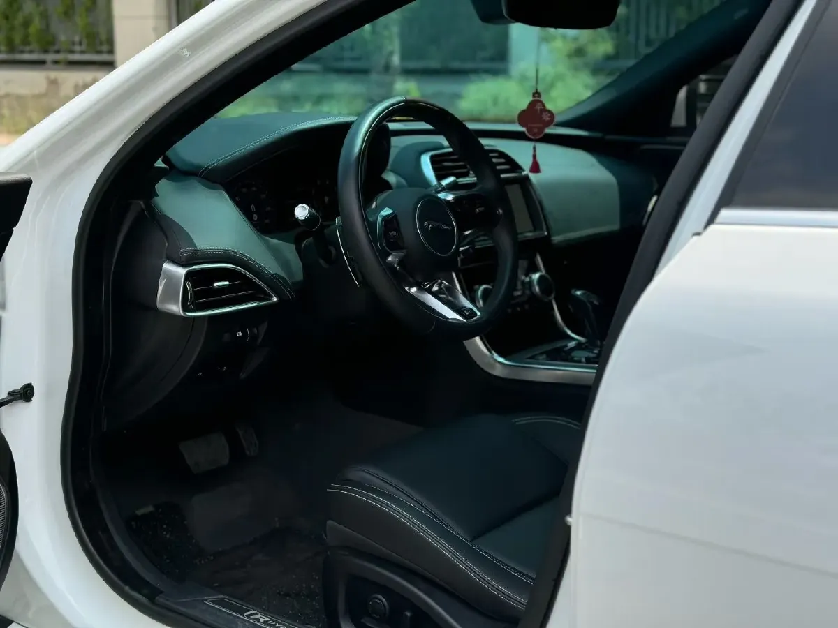 2022 Jaguar XEL 2.0T 250HP L4 8AT,autocango,china used car exporter,china ev exporter,chinese used car exporter,chinese used ev exporter