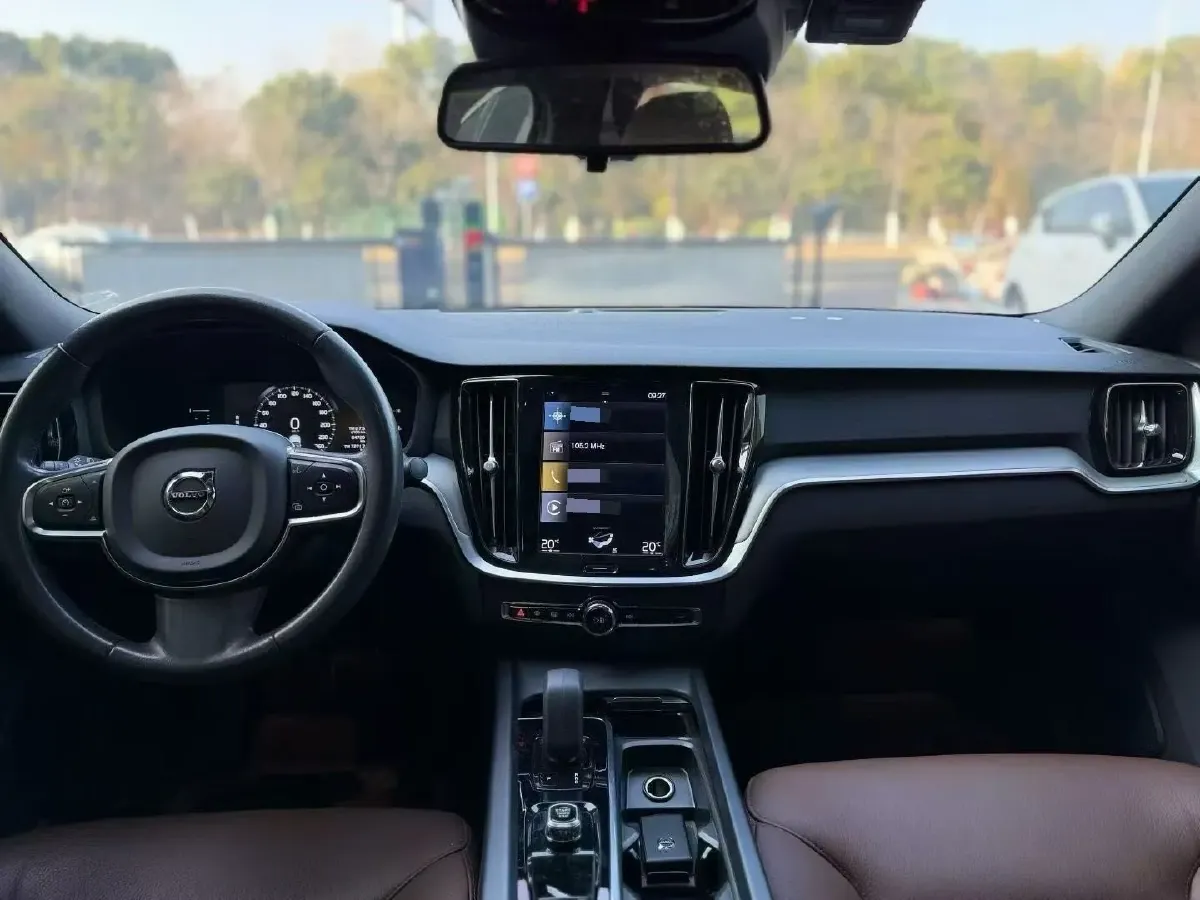 2022 Volvo S60 2.0T 197HP L4 8AT,autocango,china used car exporter,china ev exporter,chinese used car exporter,chinese used ev exporter