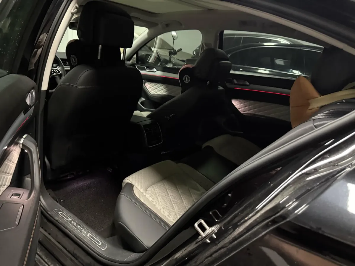 2023 Volkswagen Magotan 2.0T 186HP L4 7DCT,autocango,china used car exporter,china ev exporter,chinese used car exporter,chinese used ev exporter