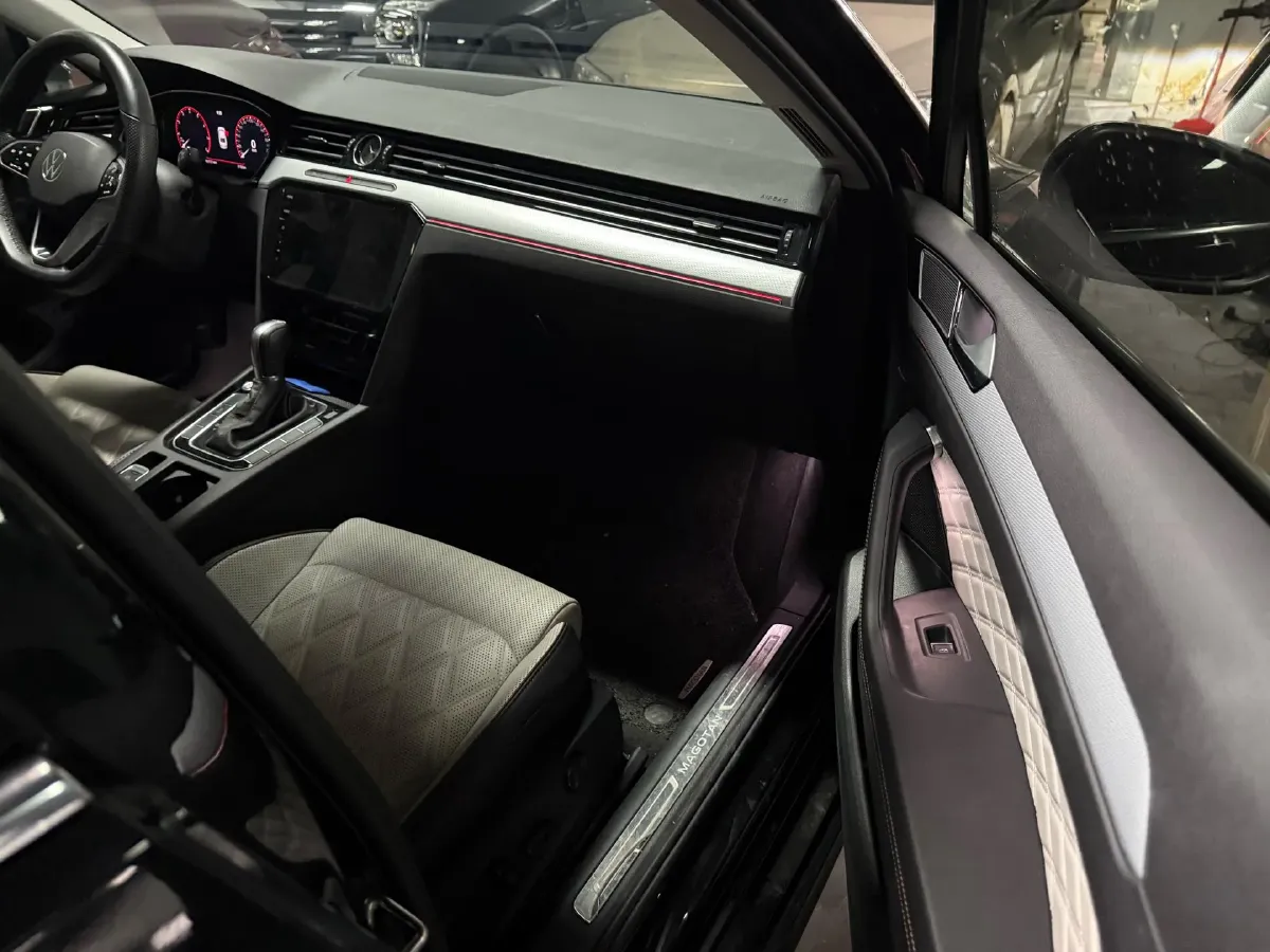 2023 Volkswagen Magotan 2.0T 186HP L4 7DCT,autocango,china used car exporter,china ev exporter,chinese used car exporter,chinese used ev exporter