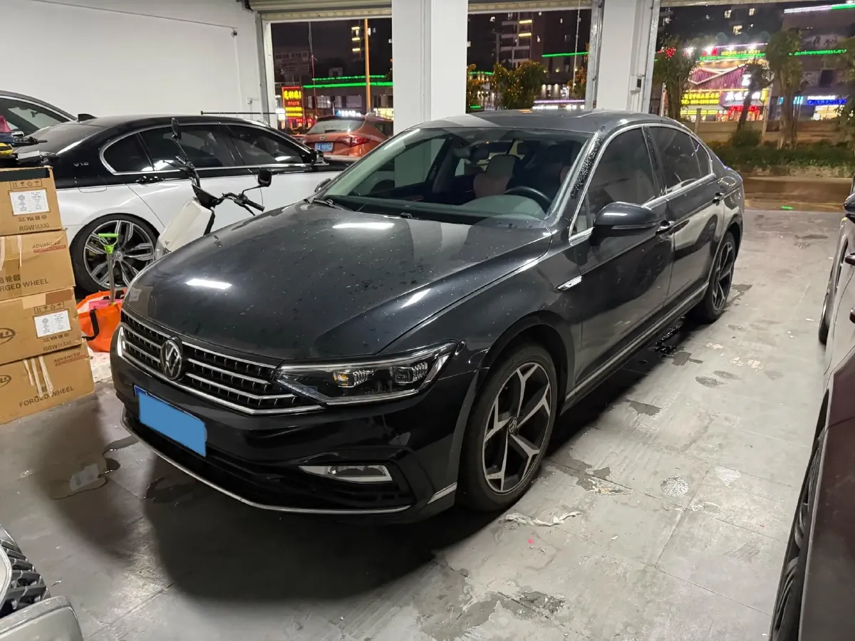 2023 Volkswagen Magotan 2.0T 186HP L4 7DCT,autocango,china used car exporter,china ev exporter,chinese used car exporter,chinese used ev exporter