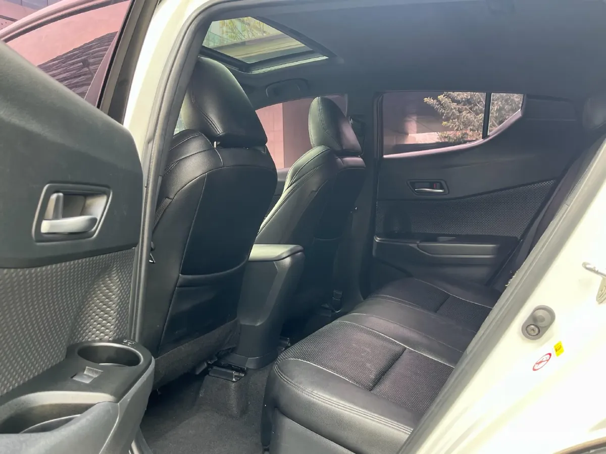2020 Toyota C-HR 2.0L 171HP L4 CVT,autocango,china used car exporter,china ev exporter,chinese used car exporter,chinese used ev exporter