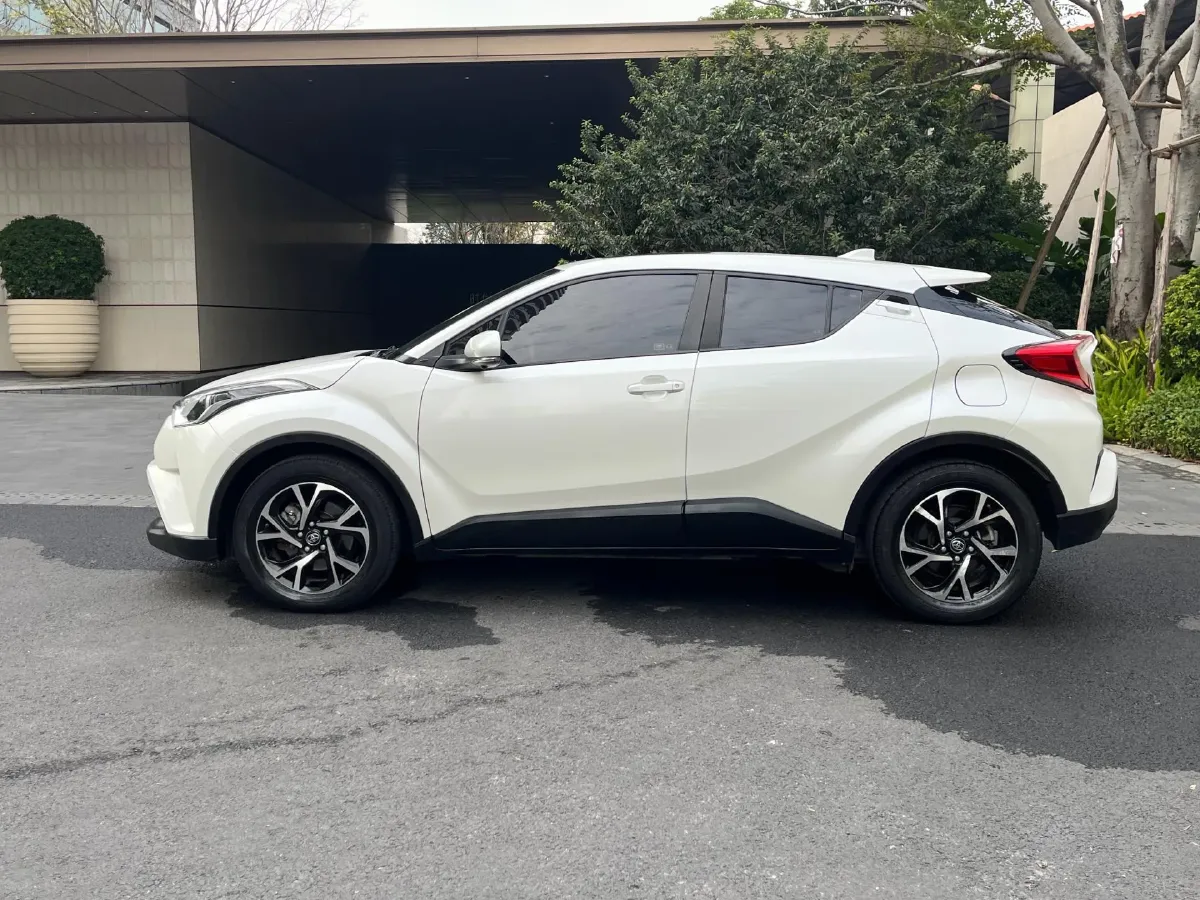 2020 Toyota C-HR 2.0L 171HP L4 CVT,autocango,china used car exporter,china ev exporter,chinese used car exporter,chinese used ev exporter