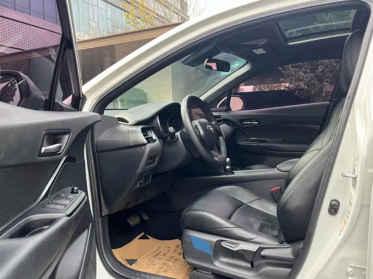 2020 Toyota C-HR 2.0L 171HP L4 CVT,autocango,china used car exporter,china ev exporter,chinese used car exporter,chinese used ev exporter