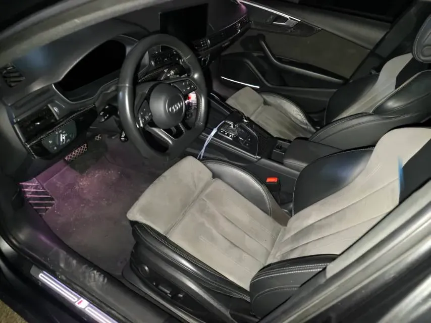 2020 Audi A4L 2.0T 252HP L4 7DCT,autocango,china used car exporter,china ev exporter,chinese used car exporter,chinese used ev exporter