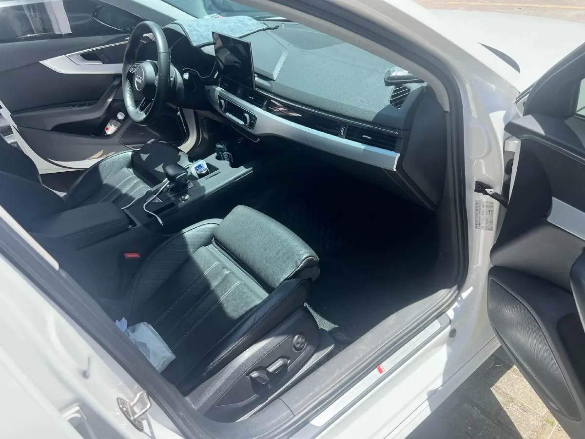 2020 Audi A4L 2.0T 190HP L4 7DCT,autocango,china used car exporter,china ev exporter,chinese used car exporter,chinese used ev exporter