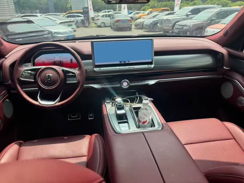 2024 Tank 700 3.0T 360HP V6 9AT PHEV 37.1KWH,autocango,china used car exporter,china ev exporter,chinese used car exporter,chinese used ev exporter
